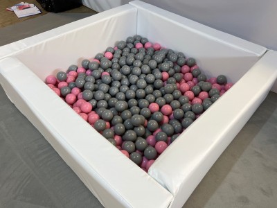 BALL POND 16